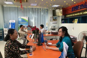 Ngày đầu tiên đi làm sau kỳ nghỉ Tết Canh Tý: Nhiều người dân, khách hàng sử dụng dịch vụ trực tuyến