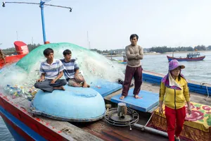 tàu đưa thuyền viên trở về