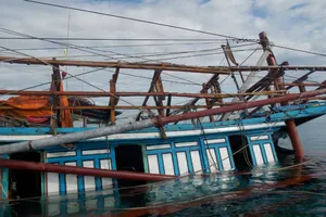Tàu cá cùng 31 ngư dân bị chìm ở Trường Sa