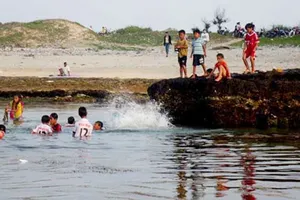 Tắm biển, một du khách tử vong tại đảo Lý Sơn