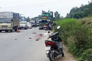 Va chạm với xe đầu kéo, 2 vợ chồng tử vong