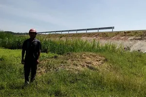 đất nông nghiệp bên đường cao tốc bị sa bồi