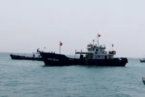 Quảng Ngãi: Tàu Tiên tri 07 đã đưa 30.000 lít xăng đến đảo Lý Sơn