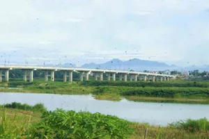 Cầu Thạch Bích có tổng chiều dài hơn 2,4km