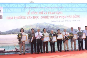 Trao tặng giải thưởng Văn học - Nghệ thuật Phạm Văn Đồng