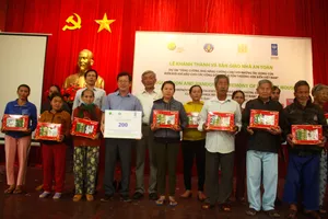 Quảng Ngãi: Bàn giao 200 nhà phòng chống bão, lụt cho người dân 