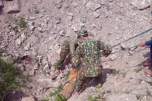 Ban Chỉ huy Quân sự thị xã Đức Phổ phối hợp Ban Công binh Bộ Chỉ huy Quân sự tỉnh Quảng Ngãi xử lý bom, mìn