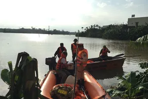 Quảng Ngãi: Tìm thấy thi thể nạn nhân vụ chìm xuồng thả lưới đánh cá bị lũ cuốn