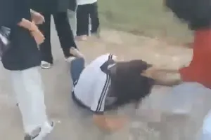 Xác minh clip nữ sinh bị đánh hội đồng ở Quảng Ngãi