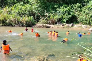 Đoàn xã Trà Tân đã thực hiện mô hình dạy bơi miễn phí suốt 3 năm qua. Ảnh: Đoàn xã Trà Tân