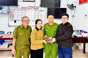 Nhặt chiếc ví 500 triệu đồng, thanh niên Quảng Ngãi trả lại cho người đánh rơi