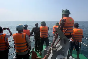 Một tàu cá Quảng Ngãi bị phá nước, chìm tàu khi đang về bờ