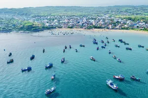 Ngư dân xã Bình Châu vươn khơi bám biển