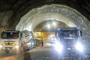 Thi công xuyên lễ trên công trường đường cao tốc Quảng Ngãi - Hoài Nhơn