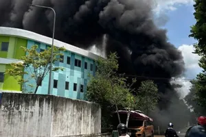 Cháy nhà xe khuôn viên Trường Quốc tế IEC Quảng Ngãi