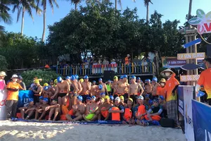 Gần 600 vận động viên tham gia Giải bơi vượt biển Lý Sơn