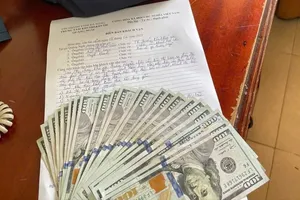 Nhà ga Quảng Ngãi trả lại 2.200USD cho hành khách bỏ quên