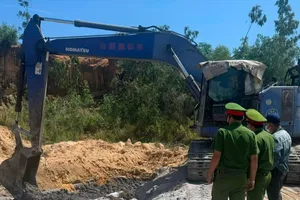  Phát hiện doanh nghiệp đổ, chôn lấp hơn 100 tấn chất thải rắn ra môi trường