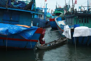 Một tàu ngư dân Nghệ An bị hỏng máy trên vùng biển Quảng Ngãi