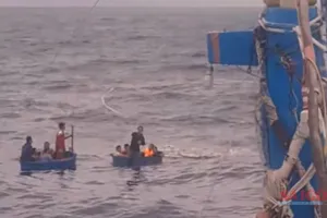 Quảng Ngãi: Tàu cá bị phá nước, 11 ngư dân được cứu kịp thời