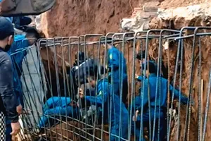 Quảng Ngãi: Một công nhân bị đất sạt lở vùi lấp khi đang làm công trình