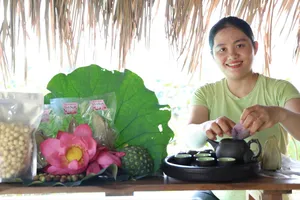 Sen nở trên vùng đất bom đạn Sơn Mỹ