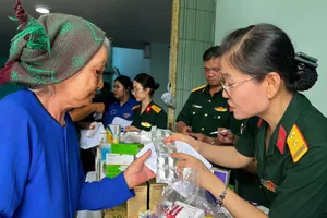 Khám bệnh, cấp phát thuốc và tặng quà cho hơn 400 gia đình chính sách