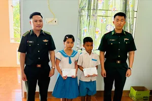 “Nâng bước em tới trường” từ nghĩa tình chiến sĩ biên phòng