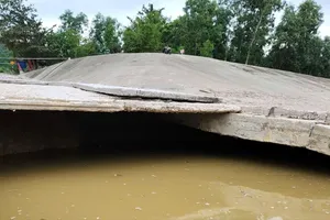 Kiên quyết cấm mọi phương tiện qua cầu tràn Thạch Nham bị hư hỏng