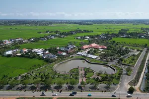 Khuôn viên Khu lưu niệm Thủ tướng Phạm Văn Đồng