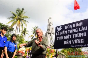 Dâng hương tưởng niệm 58 năm vụ thảm sát Sơn Mỹ