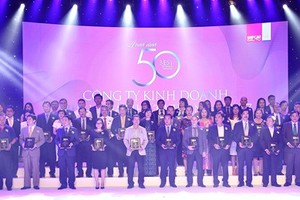 Mr. Nguyen Quoc Khanh, Managing Director of Vinamilk and other company staff on the event scene.