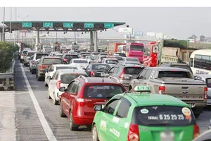 Trạm thu phí Đại Xuyên sẽ được tháo dỡ xong trước ngày 28-4-2017. Ảnh: T.L