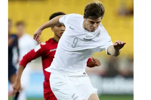 Alex Rufer là cháu trai của huyền thoại nổi tiếng Wyton Rufer