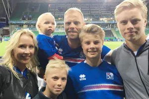 Gudjohnsen và ba cậu con trai.