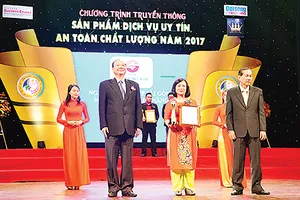 SCB nhận giải thưởng “Top 100 sản phẩm  - dịch vụ uy tín, an toàn, chất lượng năm 2017”