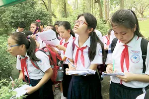 Sôi nổi với tiết học ngoài nhà trường