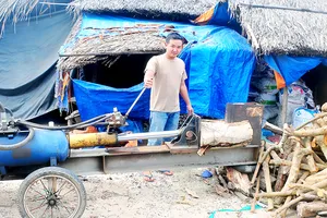 Tay ngang chế tạo máy chẻ củi 