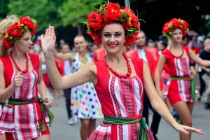 Lần đầu tiên đoàn vũ công Carnival khuấy động phố đi bộ Hà Nội