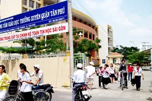 Bàn giao 21 trung tâm giáo dục thường xuyên về quận - huyện