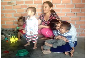 Bế tắc trong tình cảnh chồng con đều bệnh nặng