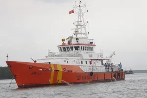 Điều tàu và bác sĩ cứu thủy thủ nước ngoài gặp nạn trên biển