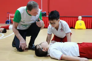 Học sơ cấp cứu và thoát hiểm cùng chuyên gia nước ngoài