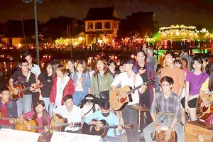 Biểu diễn du ca gây quỹ từ thiện