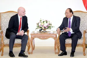 Thủ tướng Nguyễn Xuân Phúc tiếp Chủ tịch FIFA