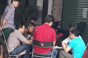 Bài bạc tràn lan