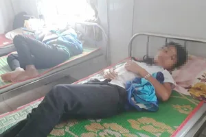 30 em học sinh nhập viện nghi do ngộ độc thức ăn 