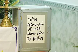 Dành tiền phúng điếu giúp người nghèo khó