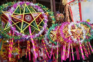  Lồng đèn đom đóm