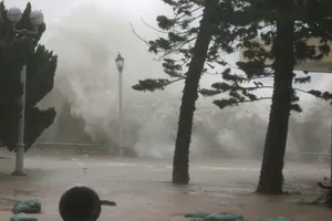 Bão Mangkhut đổ bộ vào phía Nam Trung Quốc, nguy cơ xảy ra lũ quét ở các tỉnh miền núi phía Bắc